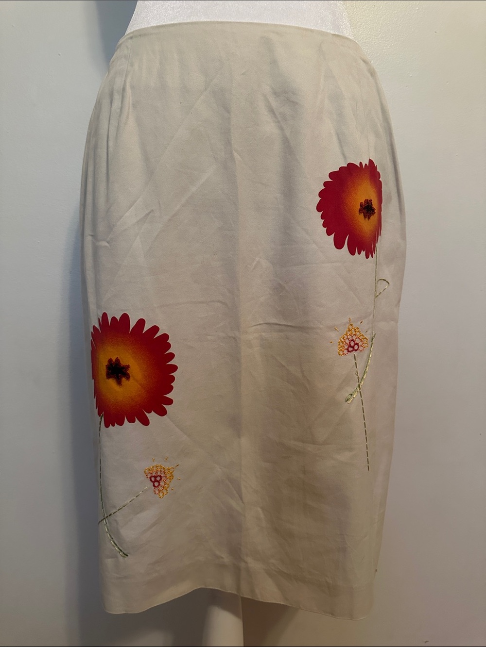 Casual Corner Cream Pencil Skirt with Red-Orange Floral Print